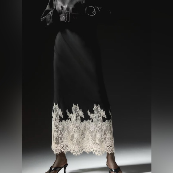 NWT H&M Lace-Trimmed Satin Skirt.Black With Cream Lace Hem Size M & S - Picture 2 of 6